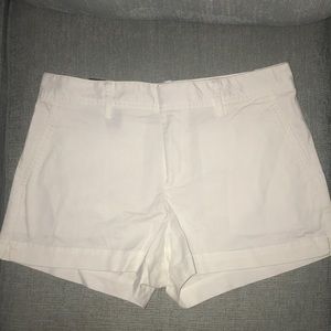 White Gap Mid Rise Shorts… Size: 6